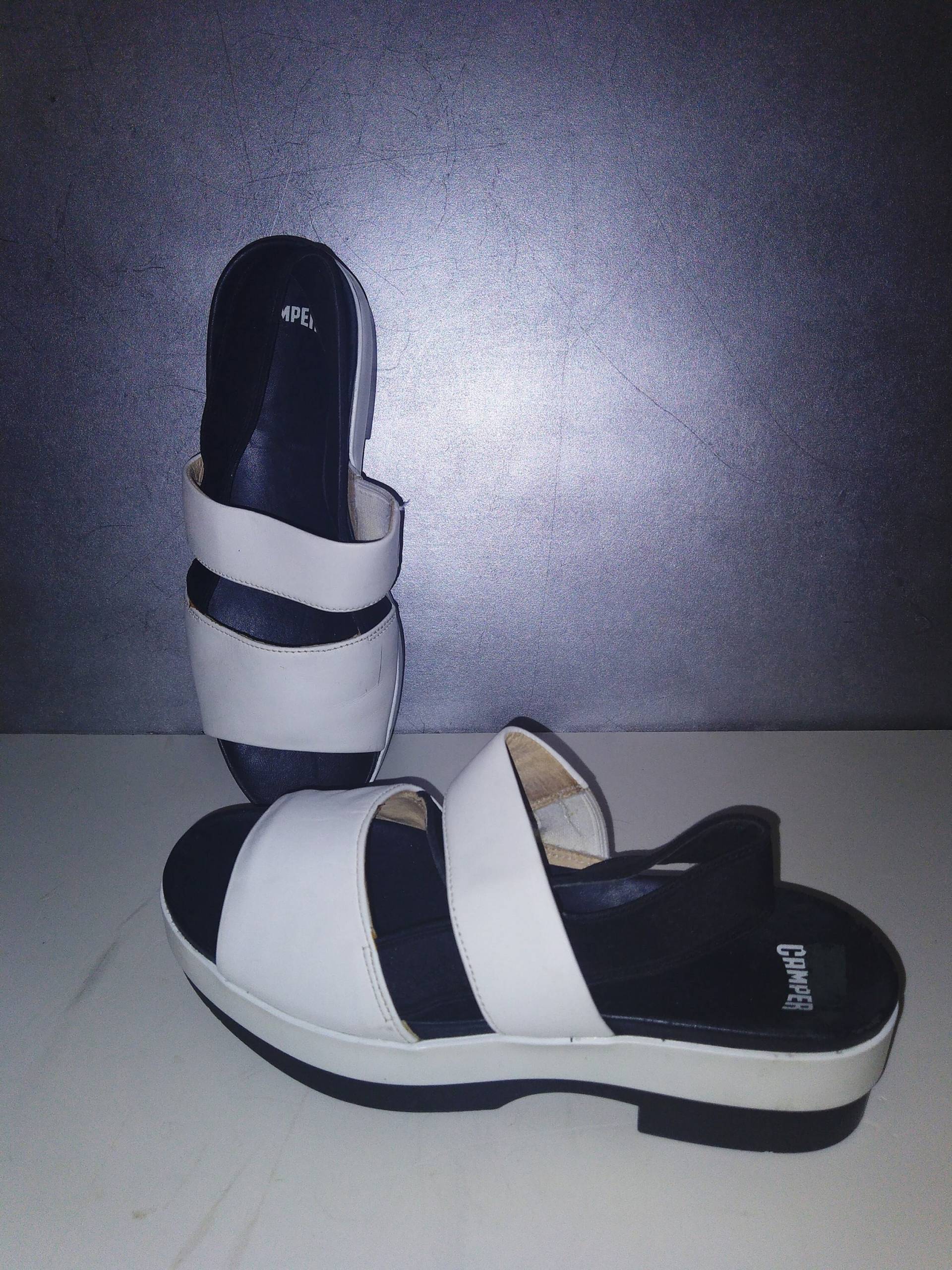 Schwarze Und Weiße Schuhe/Plateau-Sandalen von StyleFromMe