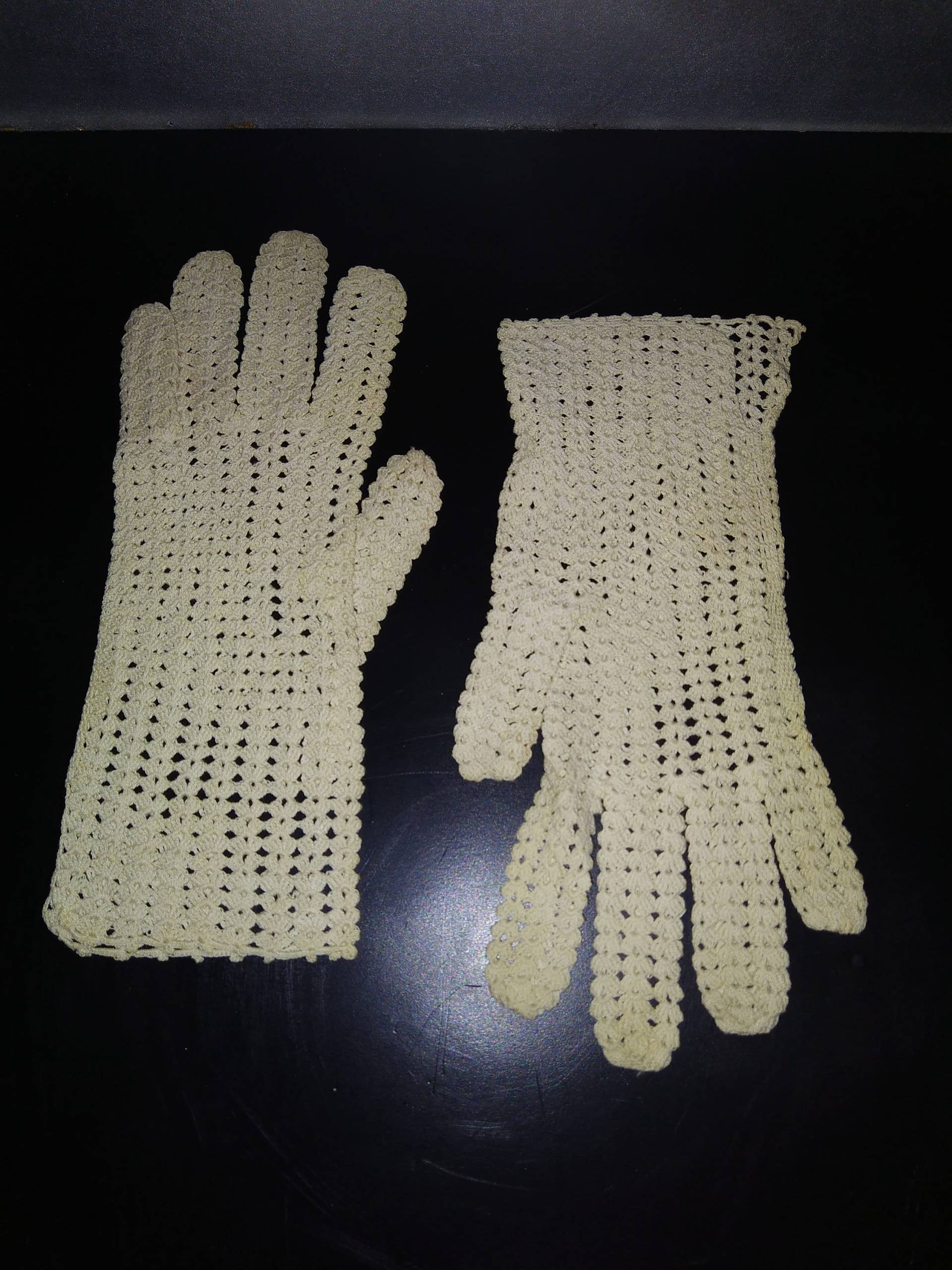 Vintage Damen Handschuhe/Gehäkelte Handschuhe/Beige Garn von StyleFromMe