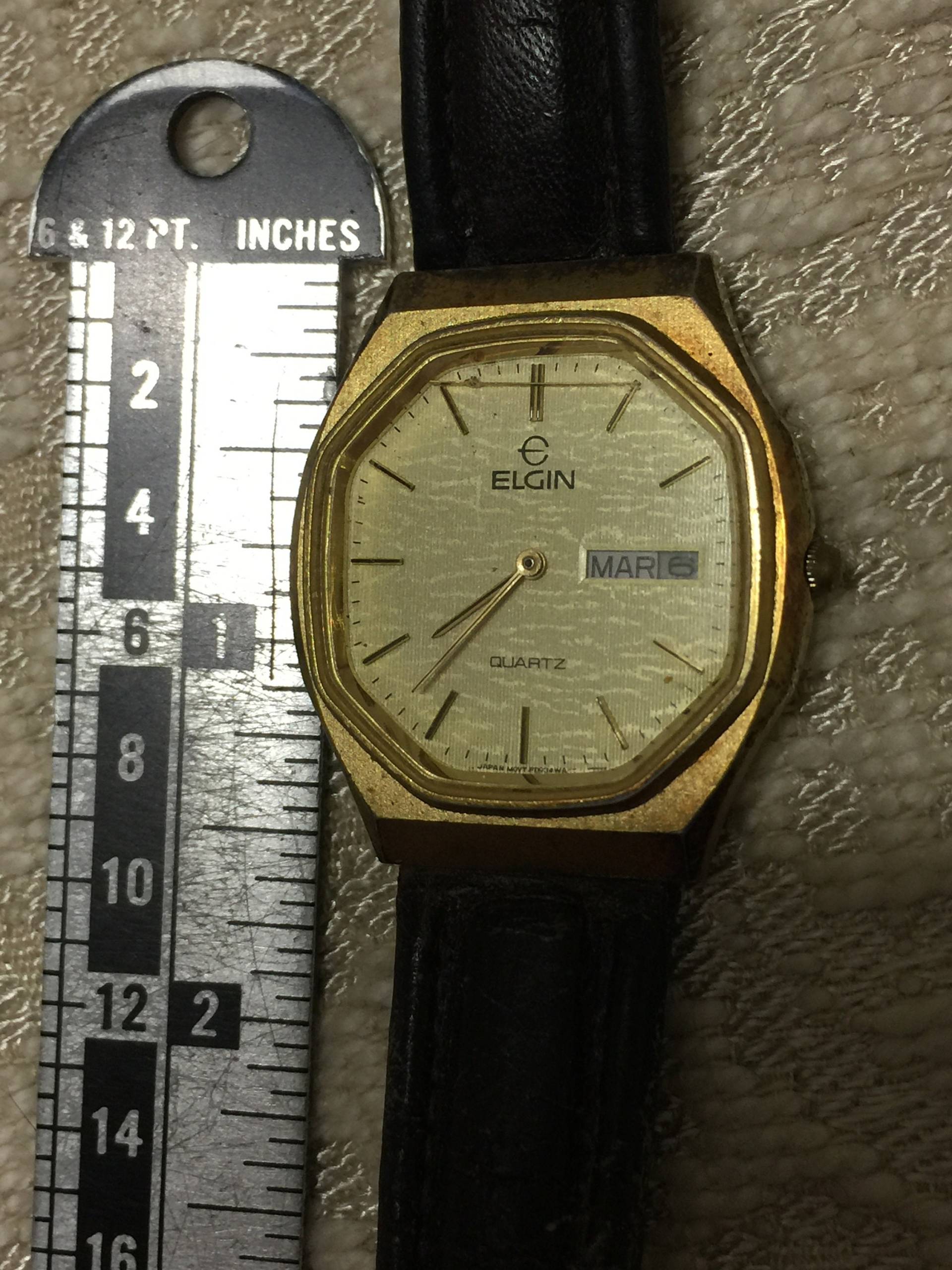 Atemberaubende Vintage Elgin Uhr Quarz Gelb Gold Schwarz Octagon Face Band Leder Kalender Armbanduhr Überzogenes Meisterwerk von StyleSourceNYC