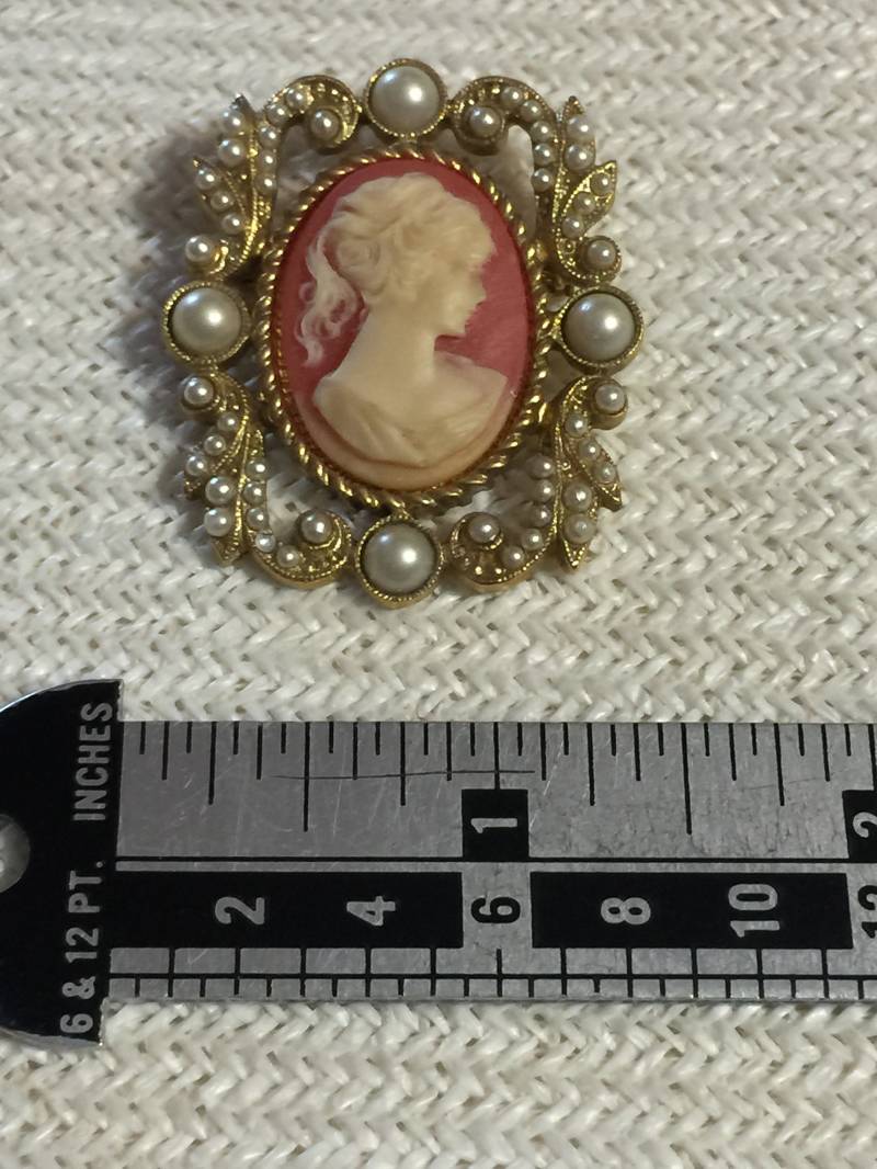 Gold Accessocraft Nyc Brosche Cameo Seed Pearl Beauty Lady Magical Twisted Rope Fleur De Les Metallic Pin von StyleSourceNYC