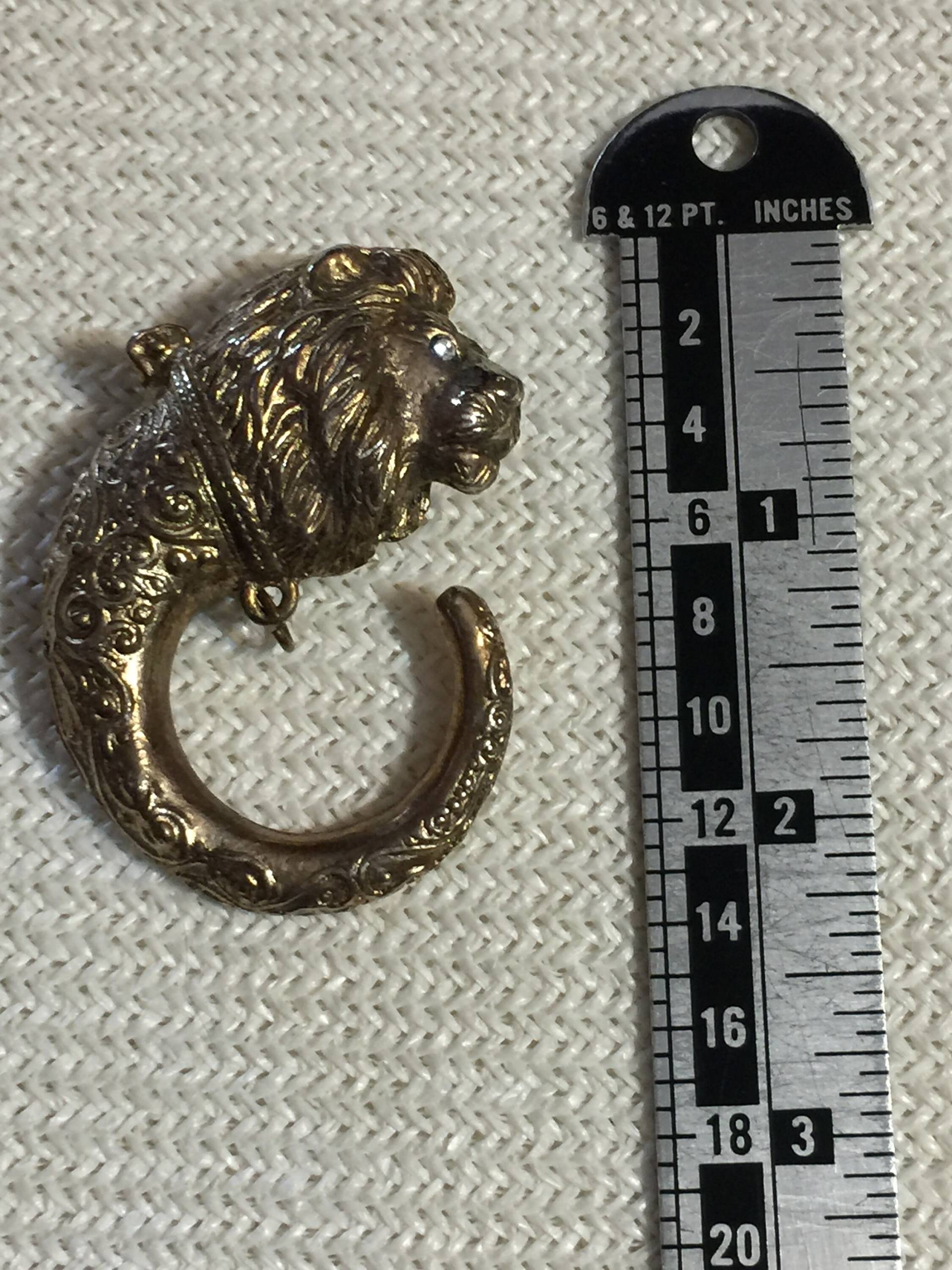 Goldener Löwenkopf Brosche, Brutalist Emaille Design von StyleSourceNYC