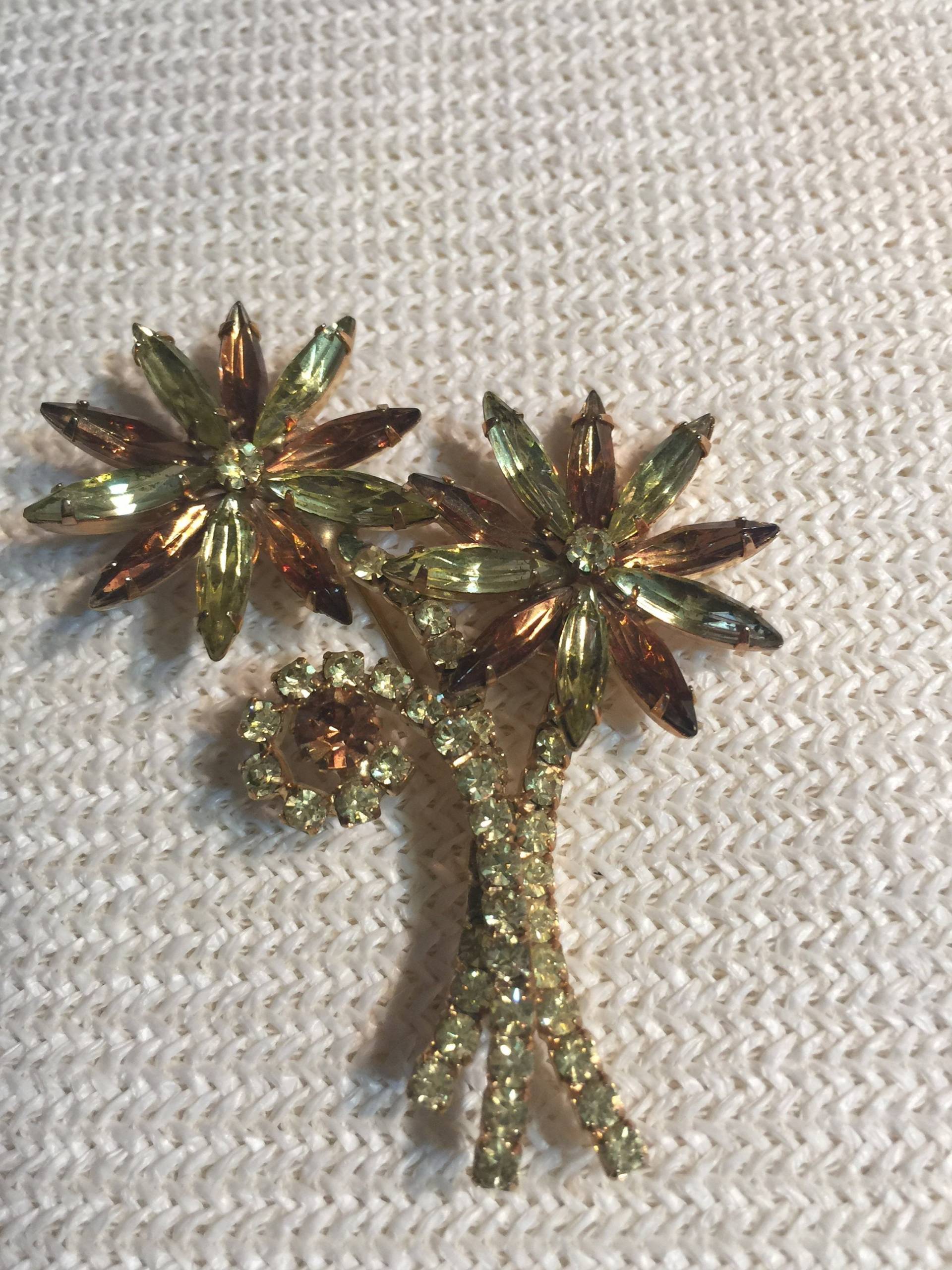 Große Atemberaubende Blume Strass Brosche Grün Braun Topaz Glassteine Vintage Masterpiece Firey Lot Runway Hut-Kleid-Schal Pin Luxus von StyleSourceNYC