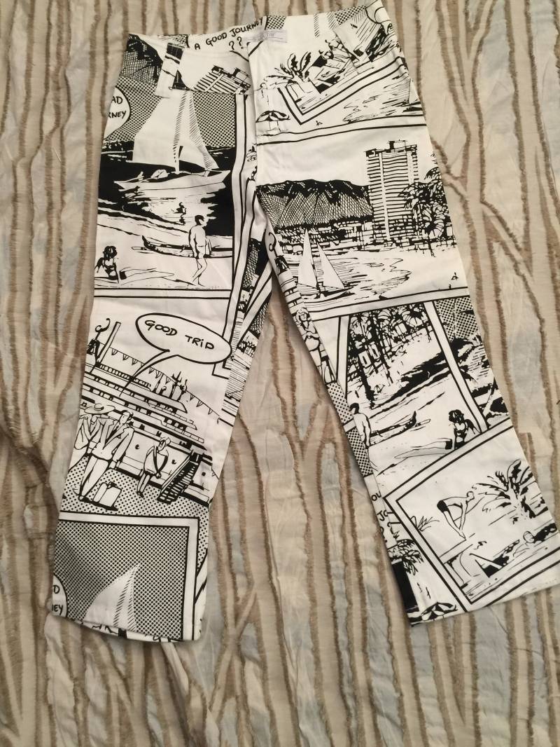 Luxus Vintage Zara Trf Schwarz-Weiß-Hose Capri Nachrichten Druck Retro Badeanzug Anzeige Neu Vermählten Exquisit Wie Neu Nie Getragen Journal Runway von StyleSourceNYC