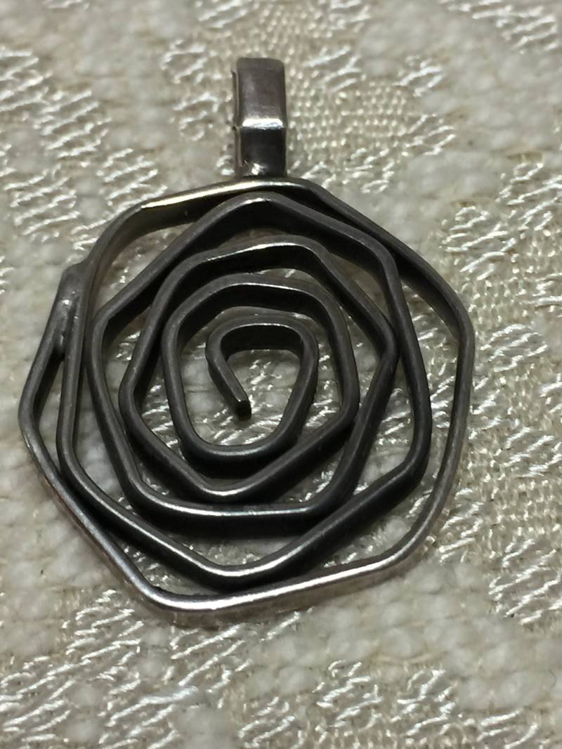 Mitte Des Jahrhunderts Moderne Sterling Silber Anhänger Space Halskette Swirl Spirale Mark Website Mexiko Designer Stern Labyrinth Mbd von StyleSourceNYC