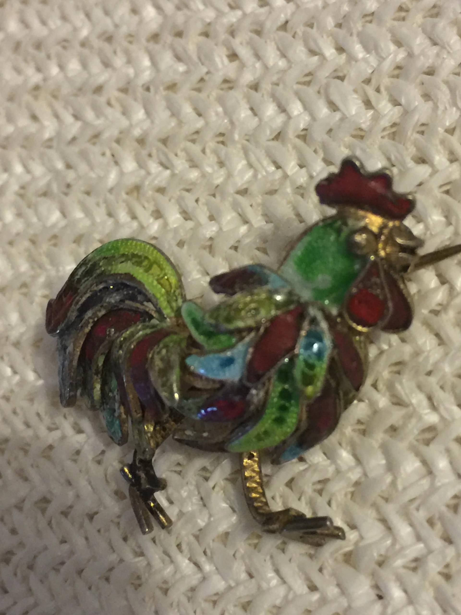 Nachlass Sterling Silber Gesponnenes Emaillierter Hahn Pin Brosche Vermeil Filigree Multi Farbe Mint von StyleSourceNYC