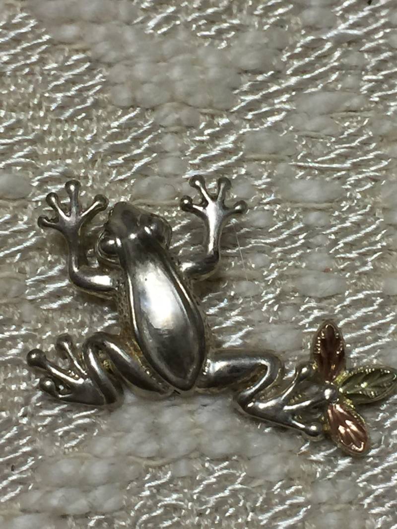 Vintage 12K Gold Overlay Frosch Anhänger, Sterling Silber Glücksbringer von StyleSourceNYC