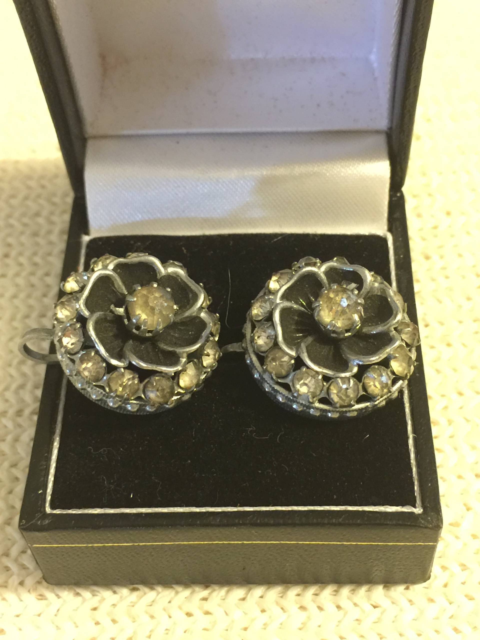 Vintage Antik Tschechoslowakei Silber Ohrringe Paste Steine Glas Münze Blume Signiert Schraube Zurück Designer 1920Er 1930Er Jahre Oxidierte Kunst von StyleSourceNYC