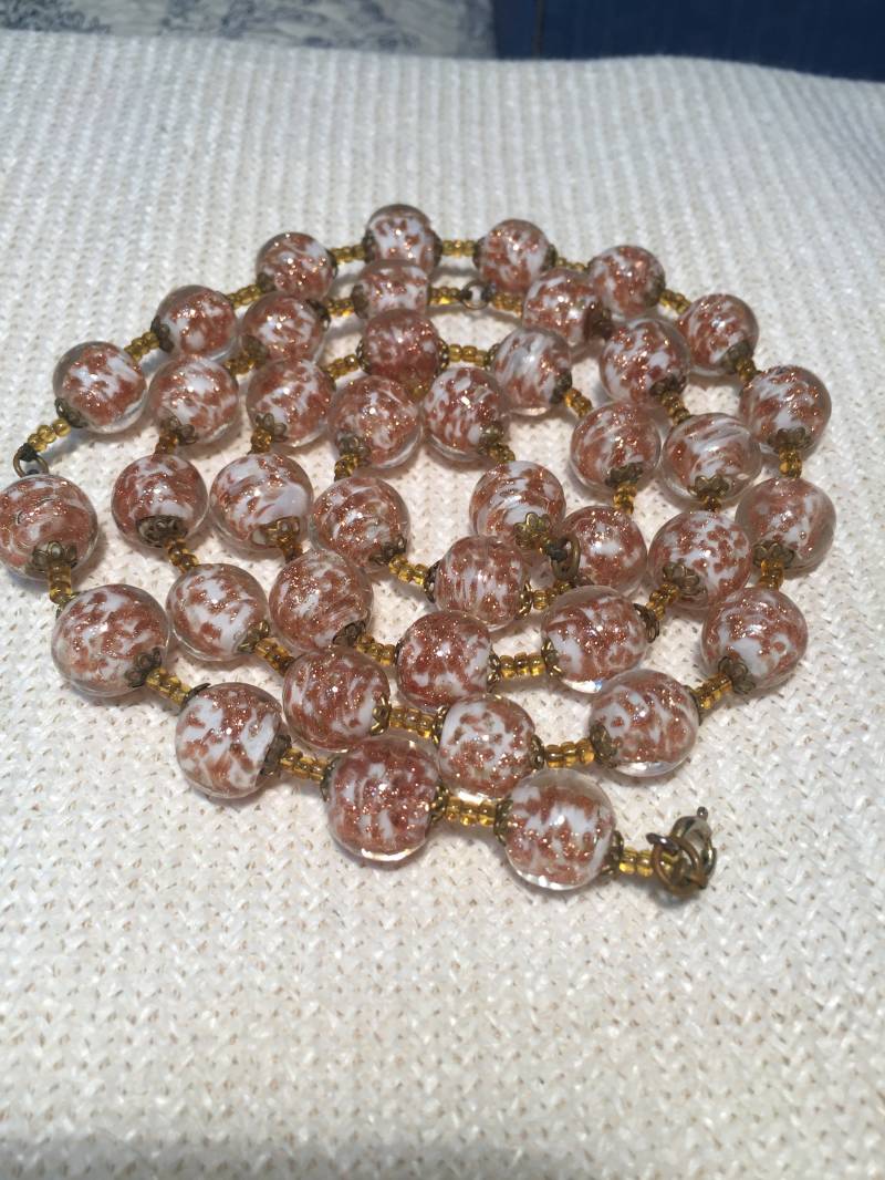 Vintage Glas Halskette Bernstein Perlenkette Irisierende Pools Of Light Quarz Kupfer Weiß Gold Bead Hochzeit Leopard Spotted Rare von StyleSourceNYC