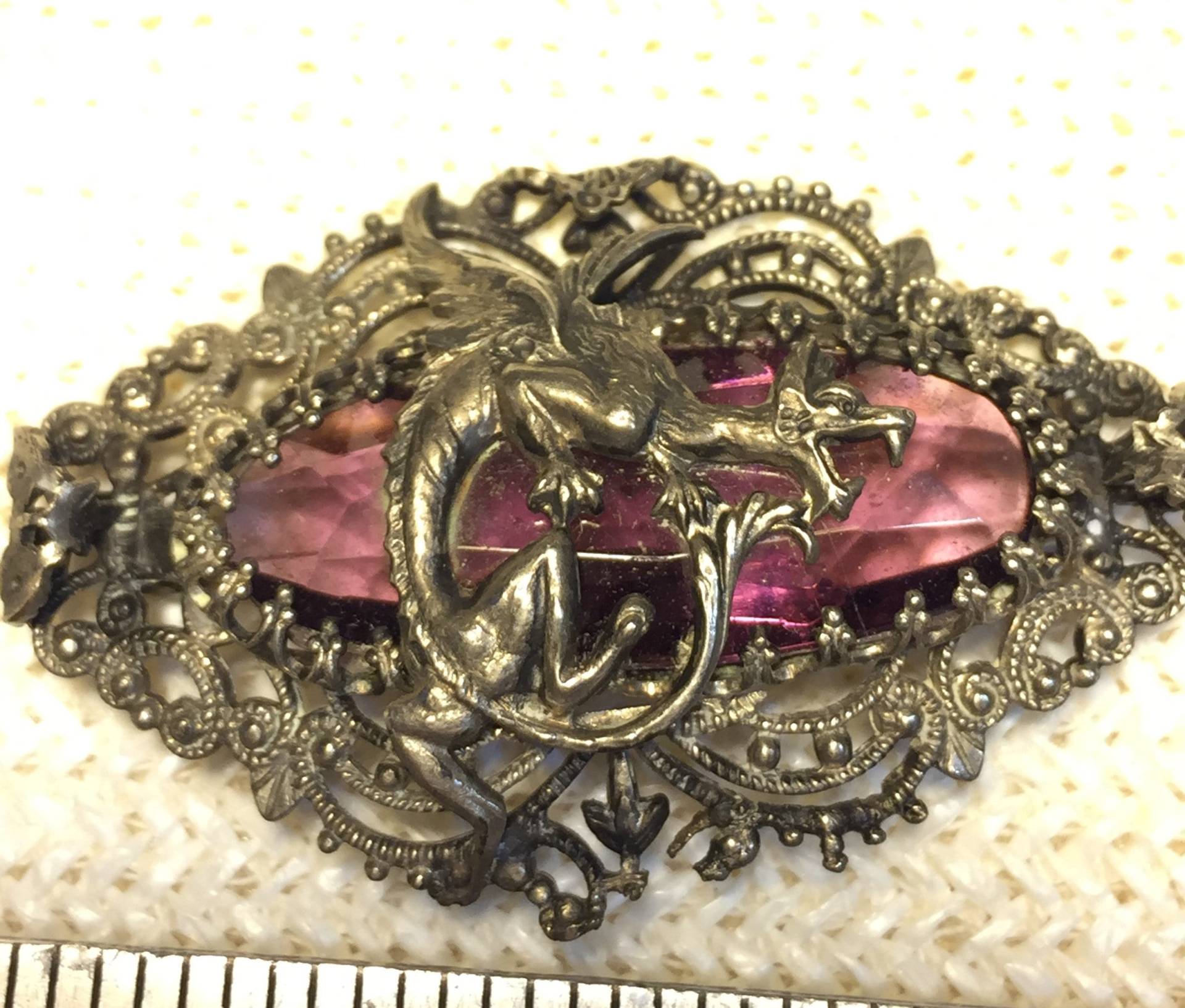 Vintage Silber Fliegender Drache Brosche, Lila Quarz Filigrane Pin von StyleSourceNYC