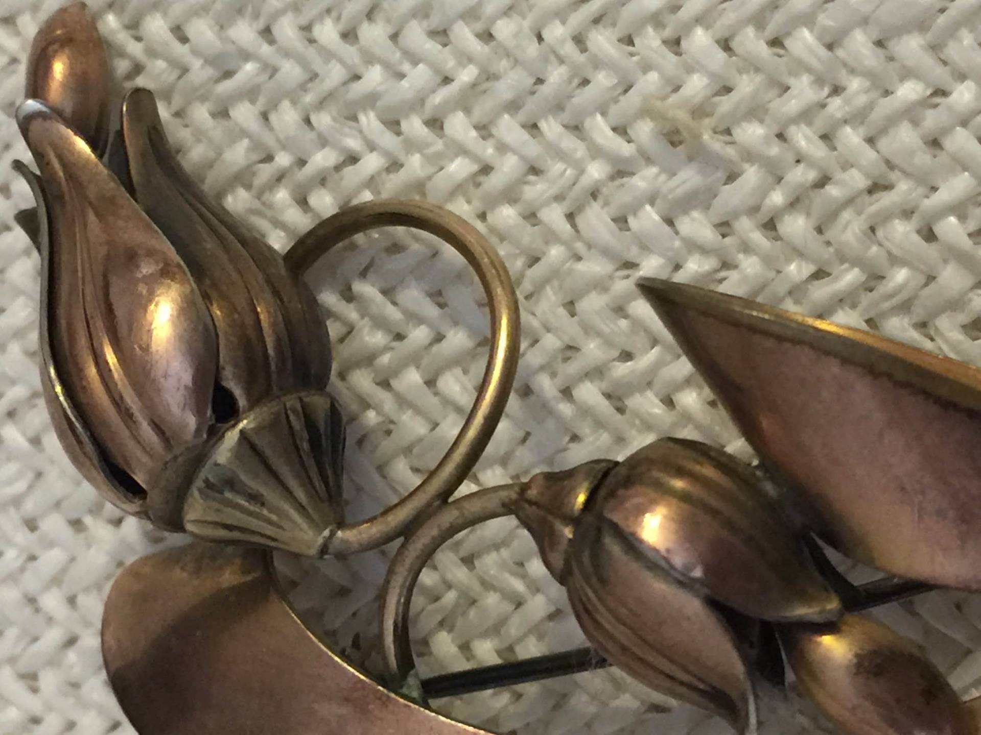 Vintage Walter Lampl Blumen Brosche 12K Rose Gold Gelb Bogen Geriffelt Pin Seltene Wunderschöne Lilie Silber Signiert von StyleSourceNYC