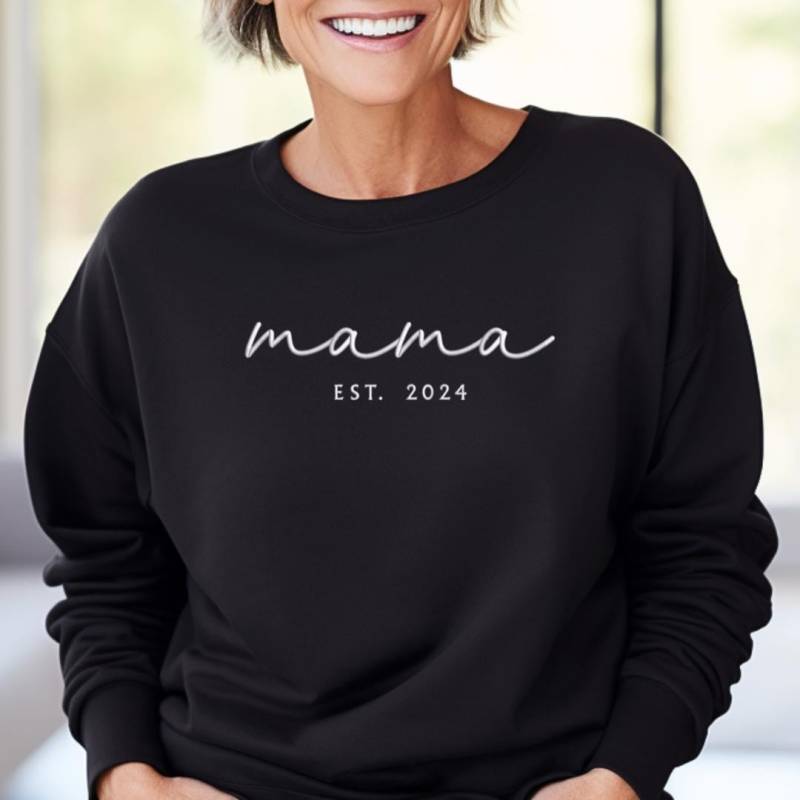 Besticktes Mama Sweatshirt Personalisiert - Pullover Mit Jahr Geschenk Für Hochwertige Stickerei Muttertag von Styleaufdruck