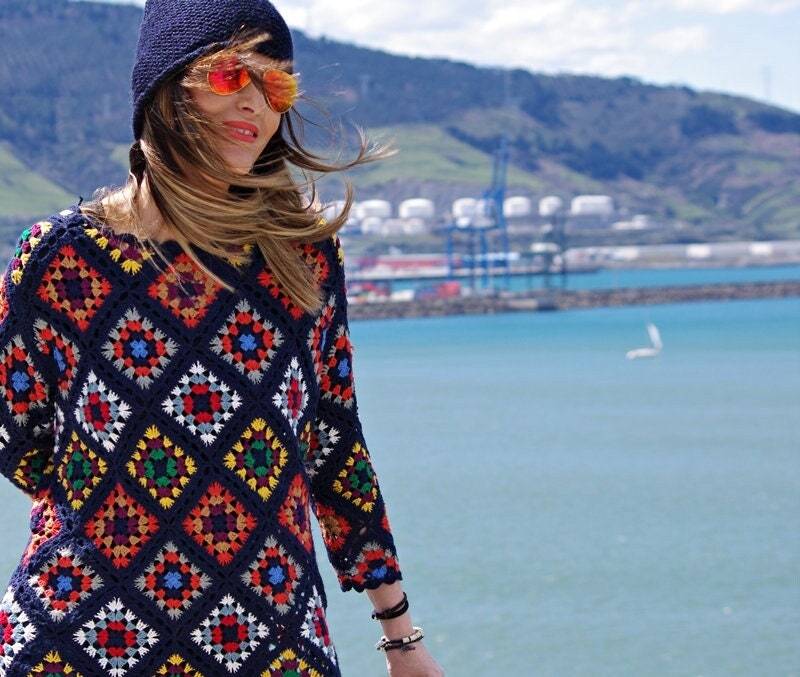 Oma Quadrat Pullover, Boho Kleid, Mehrfarbiger Patchwork Häkelpullover von StyleboutiqueTR