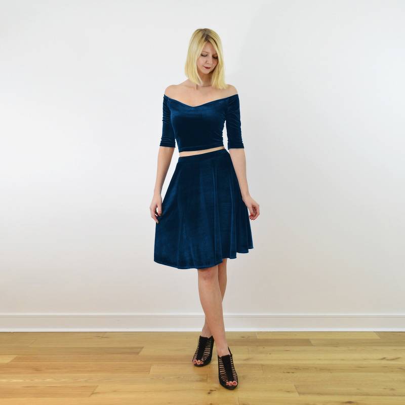 Coco | Samt Off Shoulder Top Und Skater Rock Set in Marine. Partykleid. Zweiteiler. Blaues Passender von Stylecamp