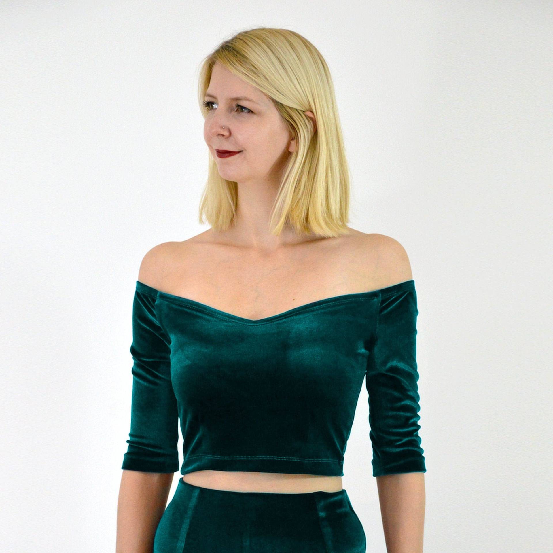 Samt Crop Top | Grünes Samt Crop Top. Off The Shoulder Waldgrünes Weihnachtsparty Top von Stylecamp