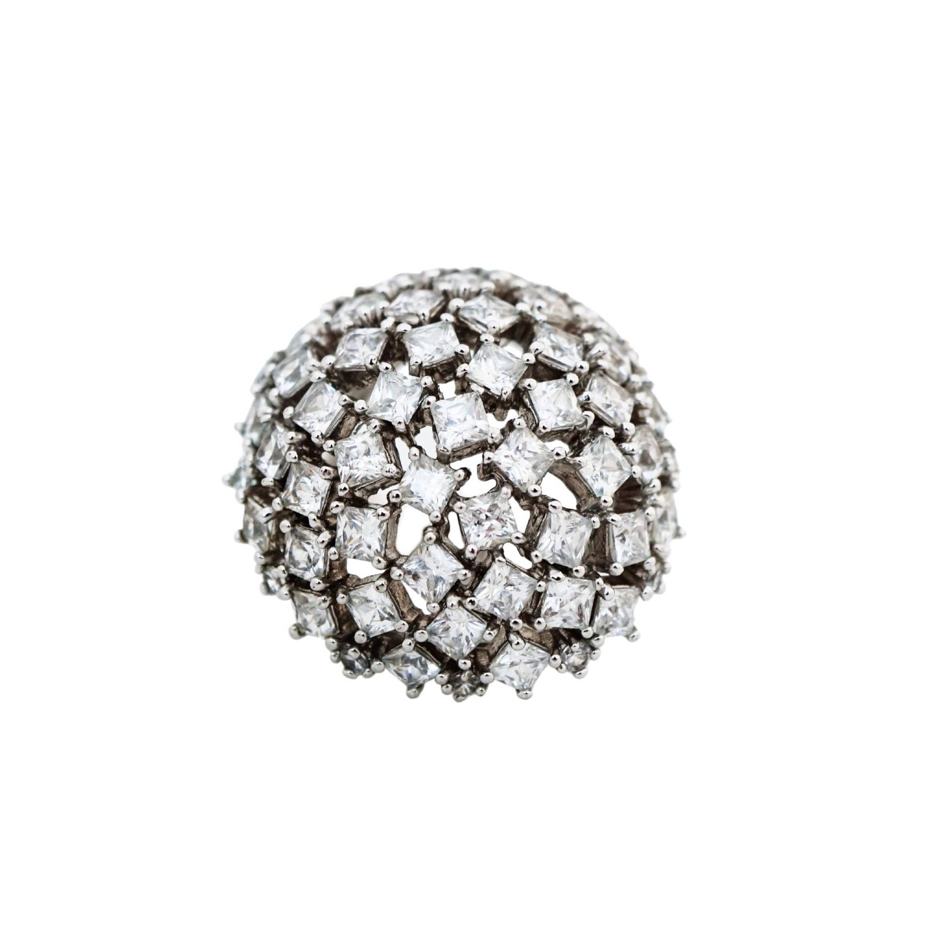 Kristall Encrusted Silber Gewölbter Cocktail Statement Ring, 1980Er Jahre Kristall Encrusted Silber Gewölbter Cocktail Statement Ring, 1980Er Jahre von Stylemined