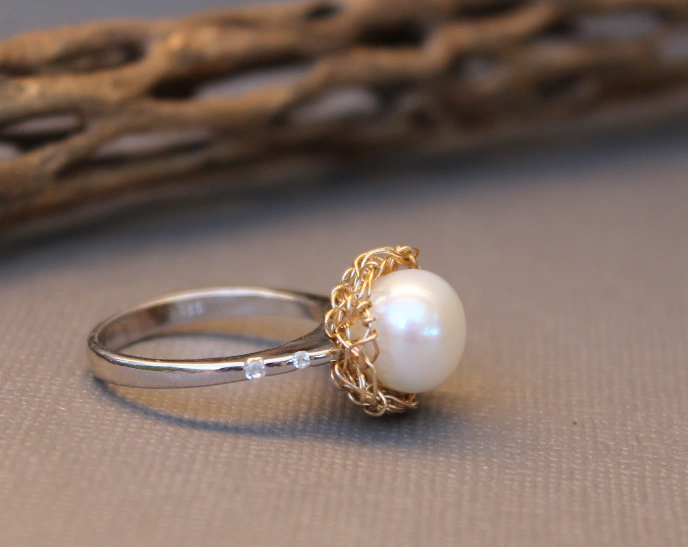 Handgemachter Ring Aus Sterlingsilber Mit Perle Gold Filled Draht Gestrickt, Cubic Zirkonia - Größe 8, 5 Handgemachter Ring Aus Sterlingsilber Mit Perle Gold Filled Draht Gestrickt, Cubic Zirkonia - Größe 8, 5 von StylingByNatasha