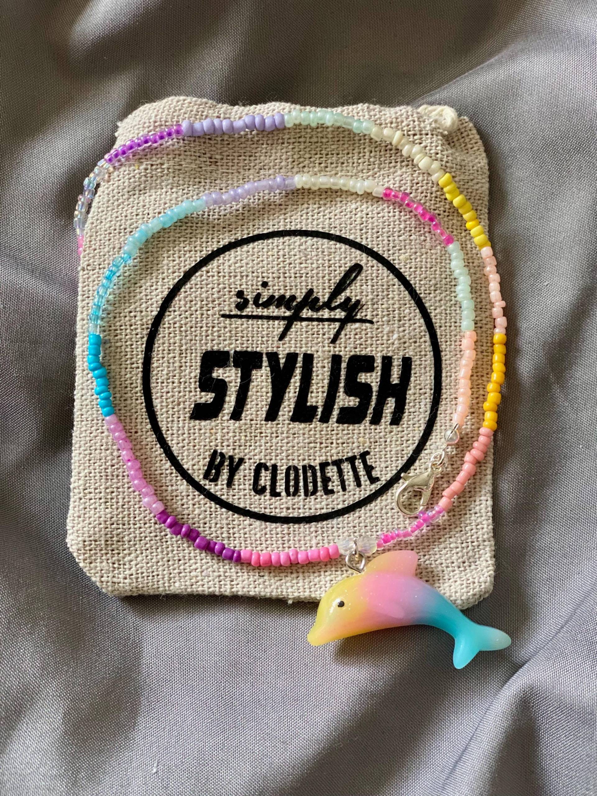 Kinderkette Delfin Kette Für Kinder Mit Anhänger Bunte Perlenkette Lila Pink Rosa Blau Gelb Silber Regenbogen Kinderkette Delfin Kette Für Kinder Mit Anhänger Bunte Perlenkette Lila Pink Rosa Blau Gelb Silber Regenbogen von StylishByClodette
