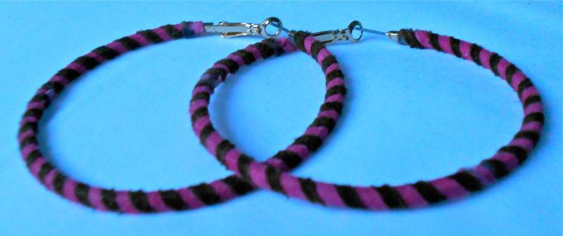 Handgemachte Wildleder Gestreift Eolierten Creolen Handgemachte Wildleder Gestreift Eolierten Creolen von StylishScientist