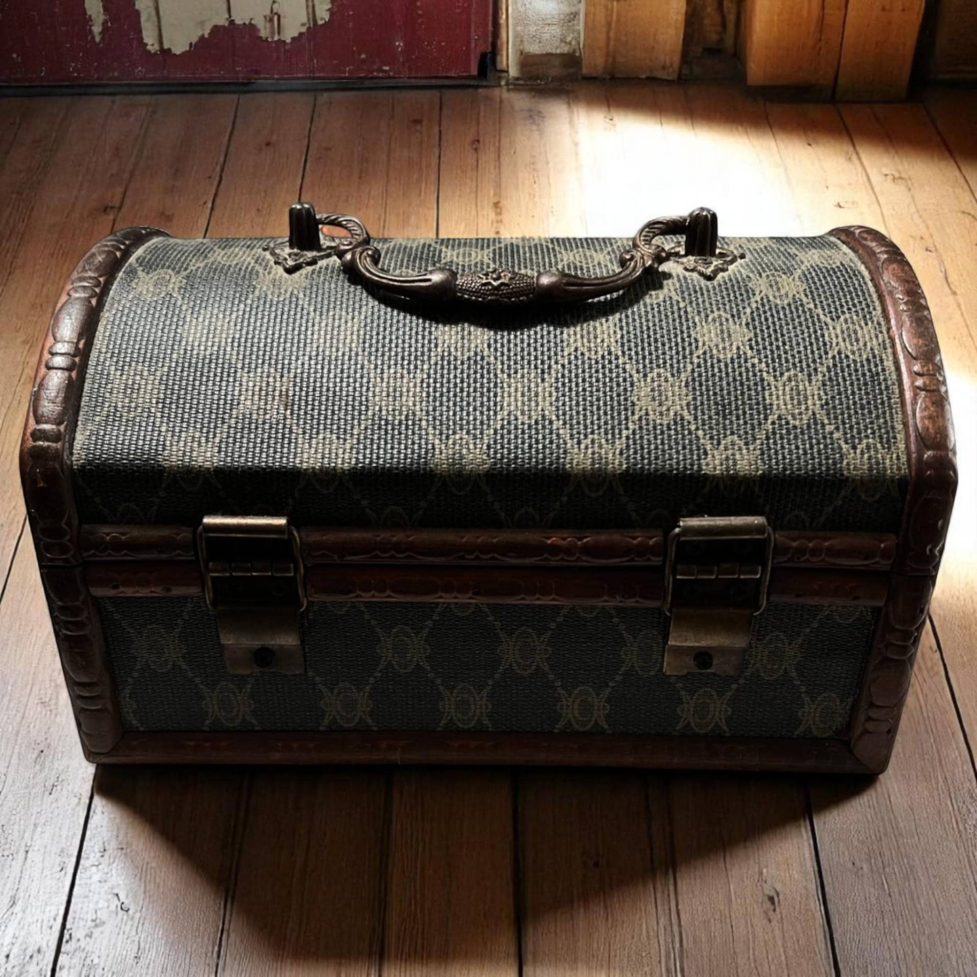 Vintage Wooden Jewelry Box With Brass Handle, Green Patterned Fabric Interior, Handcrafted Keepsake Storage Chest 25% Off - Only -3 Days von StylstarCo