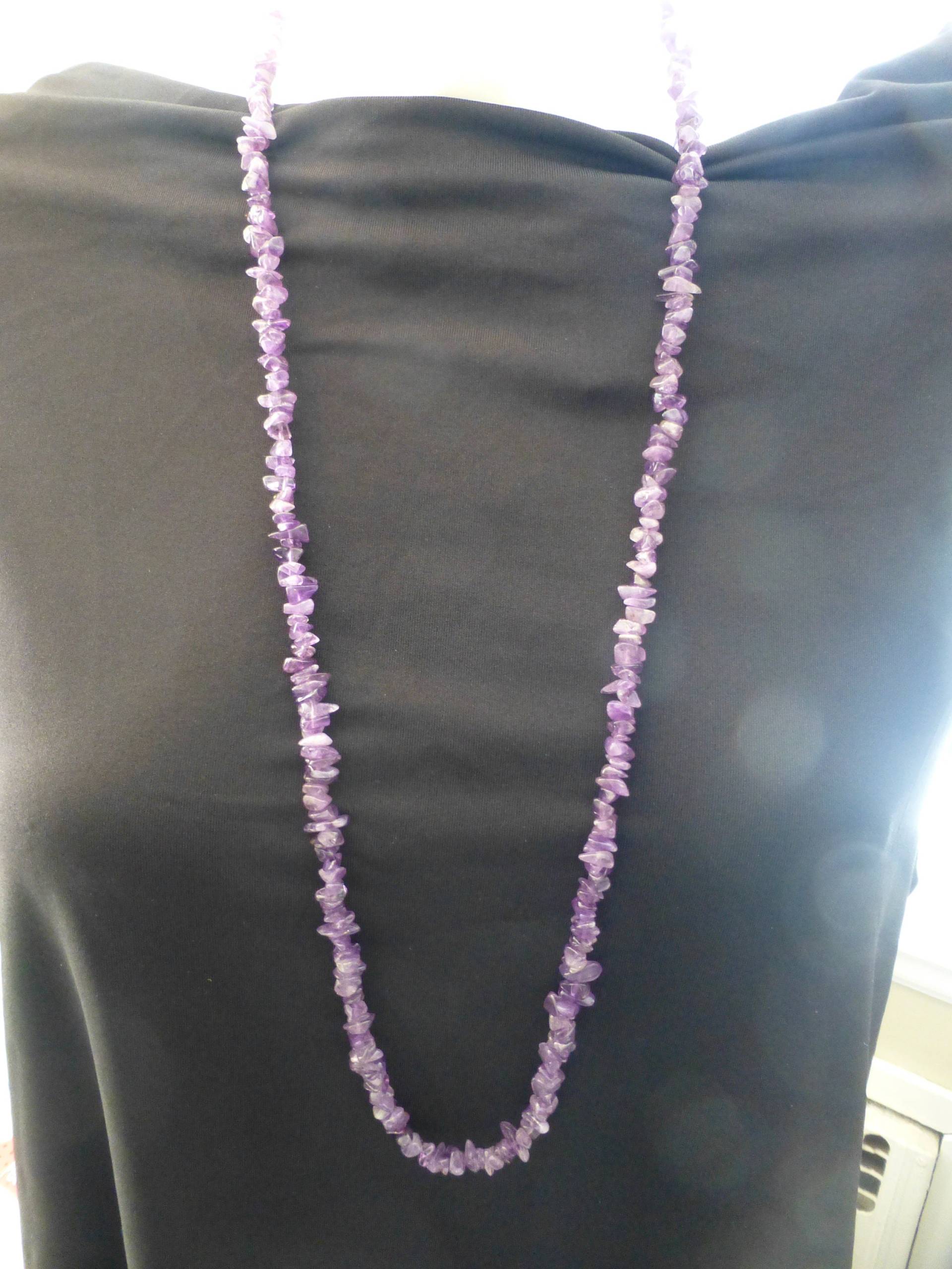 Vintage Lange Echte Amethyst-Nugget-Halskette, Circa 1960Er Jahre, 34 "' Länge, Toller Look, Passt Zu Allem Vintage Lange Echte Amethyst-Nugget-Halskette, Circa 1960Er Jahre, 34 "' Länge, Toller Look, Passt Zu Allem von SuchSplendidThings