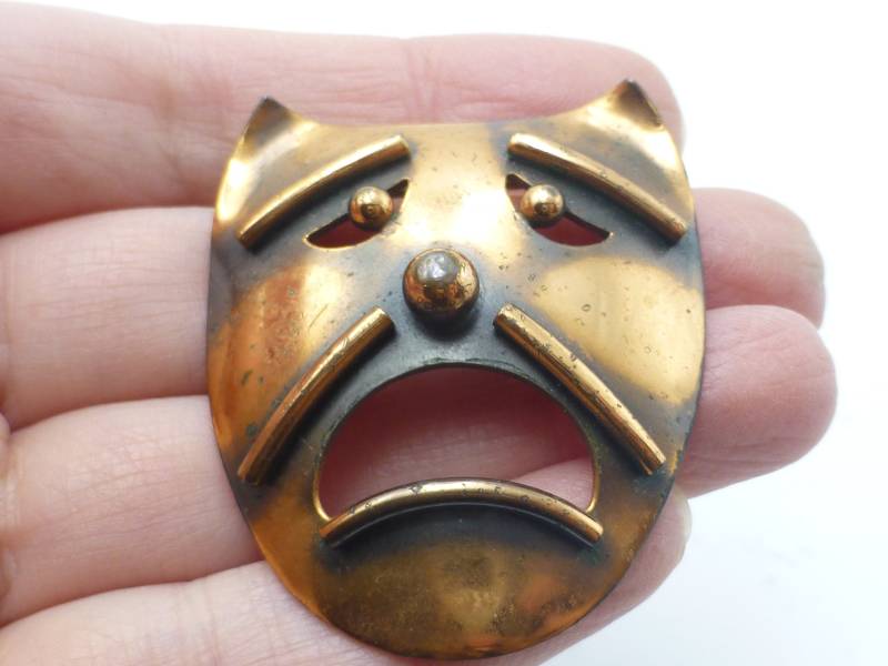 Vintage Modernist Kupfer Gesicht Brosche, 1950Er Jahre Ungewöhnliches Kunsthandwerk Stück, Stirnrunzeln Gesicht, Tolle Geschenkidee Vintage Modernist Kupfer Gesicht Brosche, 1950Er Jahre Ungewöhnliches Kunsthandwerk Stück, Stirnrunzeln Gesicht, Tolle Geschenkidee von SuchSplendidThings