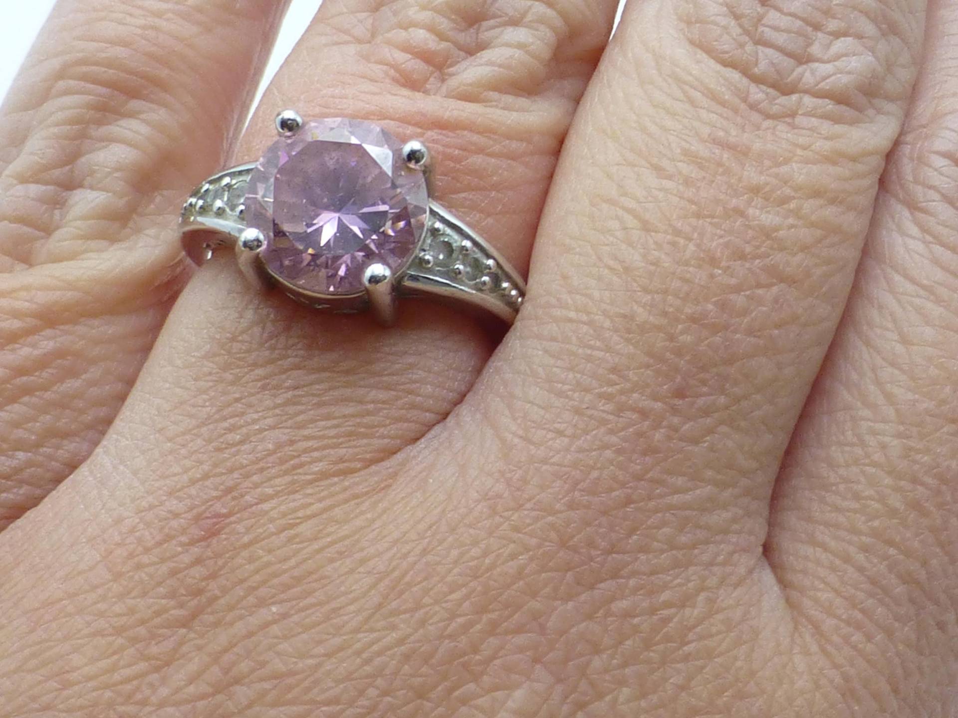 Vintage Verlobungsring, Massiv Sterlingsilber Rosa Und Klare Steine, 1960Er Jahre, Guter Zustand, Größe 7, Wunderschön Vintage Verlobungsring, Massiv Sterlingsilber Rosa Und Klare Steine, 1960Er Jahre, Guter Zustand, Größe 7, Wunderschön von SuchSplendidThings