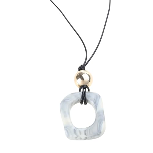 SueaLe Stylish Round Stammesanhänger Halskette Langes Pulloverkettenharz Und Nylonkabel Textur Perfekt Für Jugendliche Trendsetter Statement Halskette von SueaLe