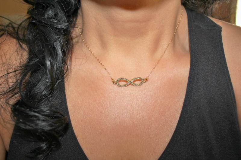 Gold Infinity Charm Halskette von SuesArts