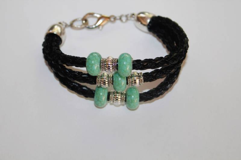 Hamsa Bettelarmband Schwarze Kunstleder Armspange Mit Türkis Perlen von SuesArts