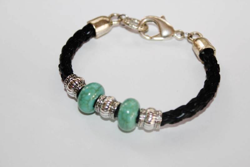 Hamsa Bettelarmband Schwarze Kunstleder Armspange Mit Türkis Perlen von SuesArts