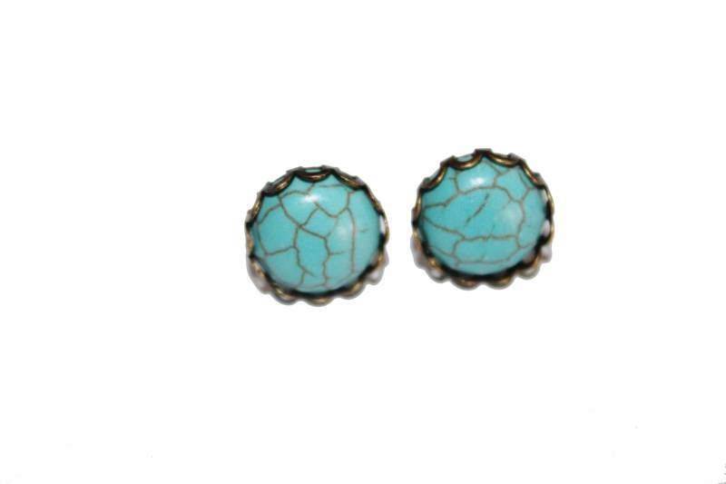 Handgefertigte Türkis Howlith Ohrstecker - 10 Mm von SuesArts