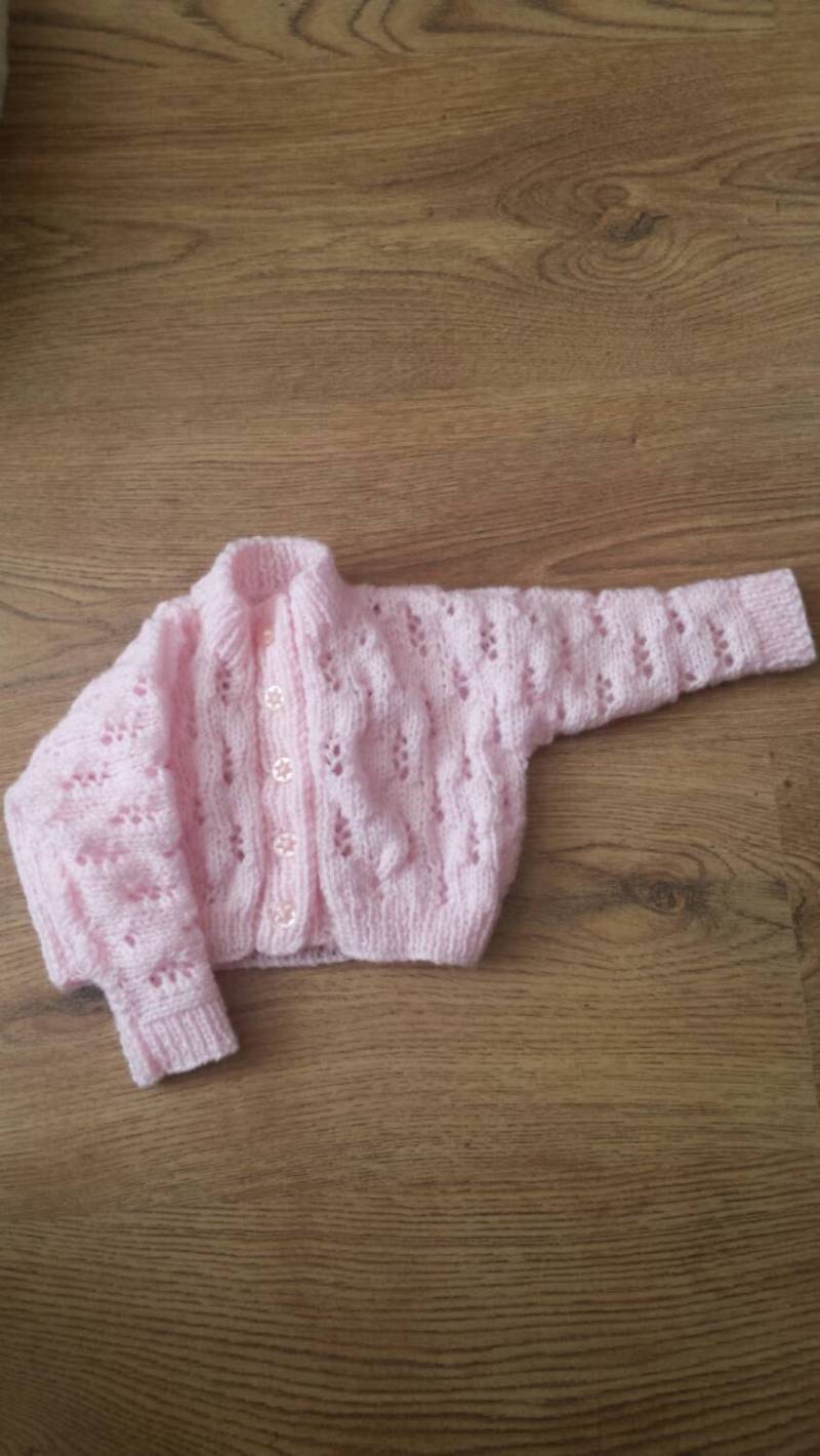 Schöne Handgemachte Rosa Baby Strickjacke von SuesKnittyBanter