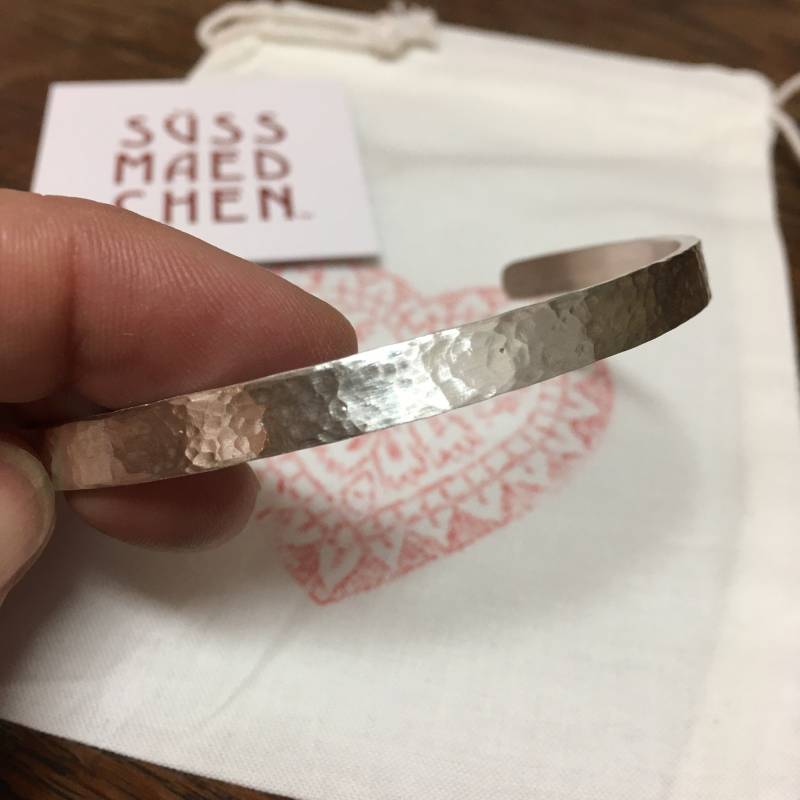 Gehämmerte Feinsilber Armspange Mit Wunschtext Innen Handgestempelt Geschenk Ehemann Strukturarmreif Geburtstag Partnerarmreif Silberarmreif von Suessmaedchen