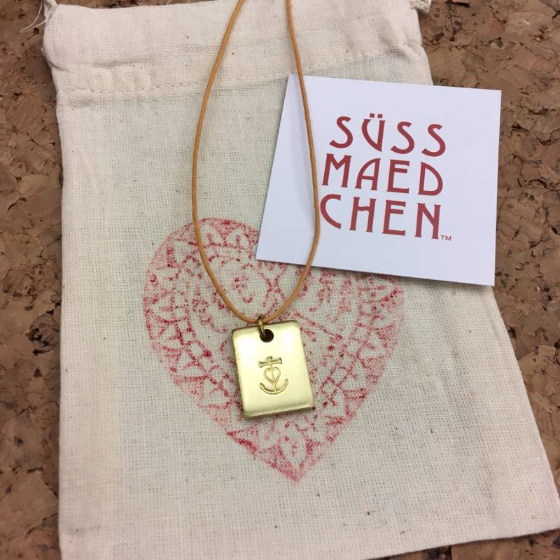 Glaube Liebe Hoffnung Anhänger An Einer Halskette Unisex Für Sie Und Ihn Gewachste Baumwolle Handgestempelter Messinganhänger von Suessmaedchen