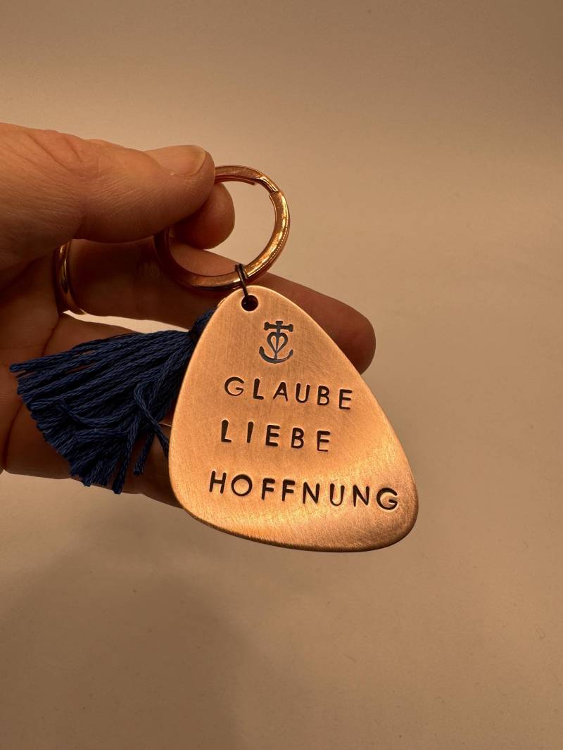 Glaube Liebe Hoffnung Schlüsselanhänger Kupfer Handgestempelt Christliches Geschenk Taufe Kommunion Konfirmation Weihnachten von Suessmaedchen