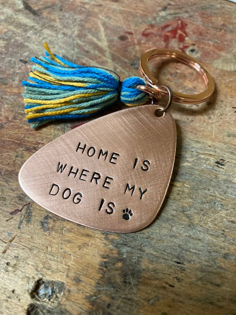 Home Is Where My Dog Schlüsselanhänger Hundeliebe Kupfer Handgestempelt Unikat Geschenk Für Hundemama Wichteln Hundepapa Weihnachten von Suessmaedchen