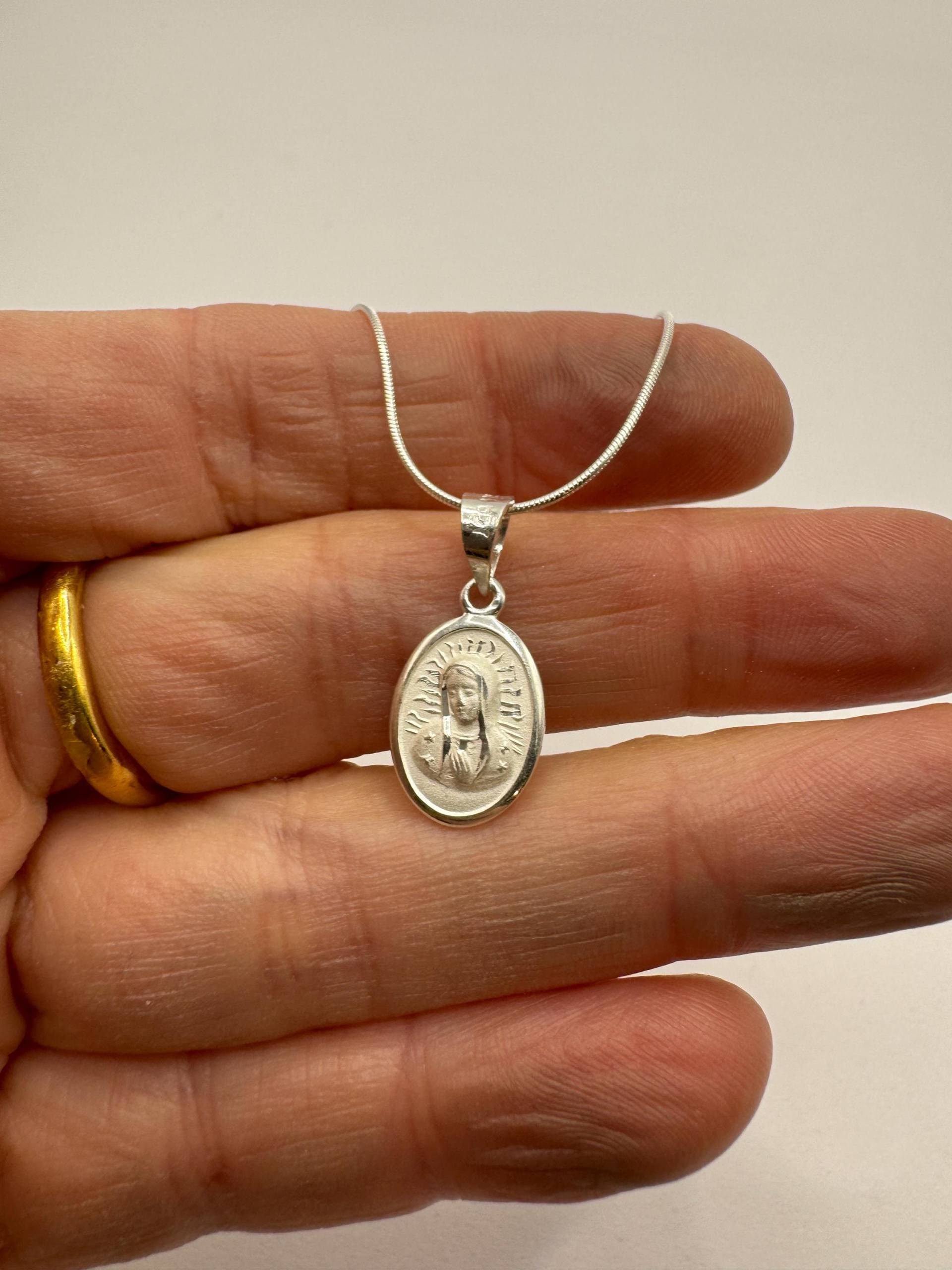 Jungfrau Maria Anhänger 925 Silber, Spiritueller Schmuck Alltagsbegleiter Ovaler Marienanhänger Religiöser Schutz von Suessmaedchen