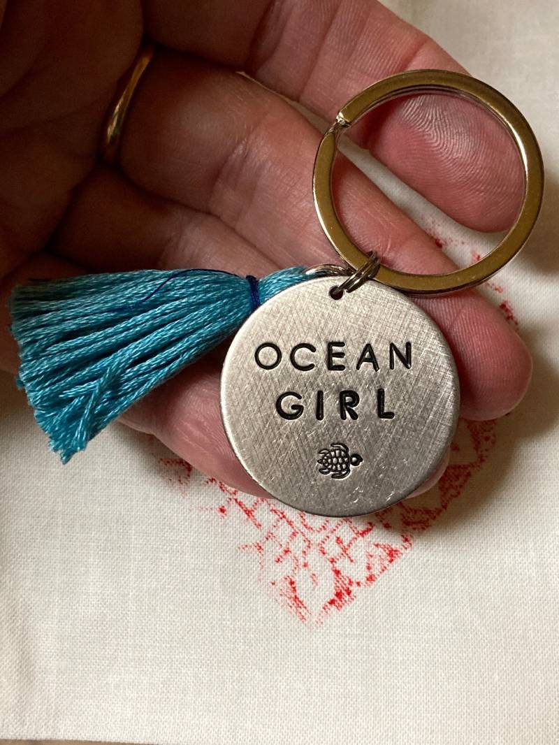 Ocean Girl Schlüsselanhänger Geschenk Surferin Anhänger Kitesurfen Geburtstag Meer Urlaub Reise Tauchen Schildkröte Wellen Reiterin von Suessmaedchen