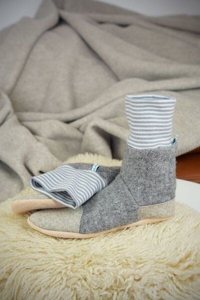 Süßstoff Hausschuhe aus Wolle mit Ledersohle, Hüttenschuhe von Süßstoff