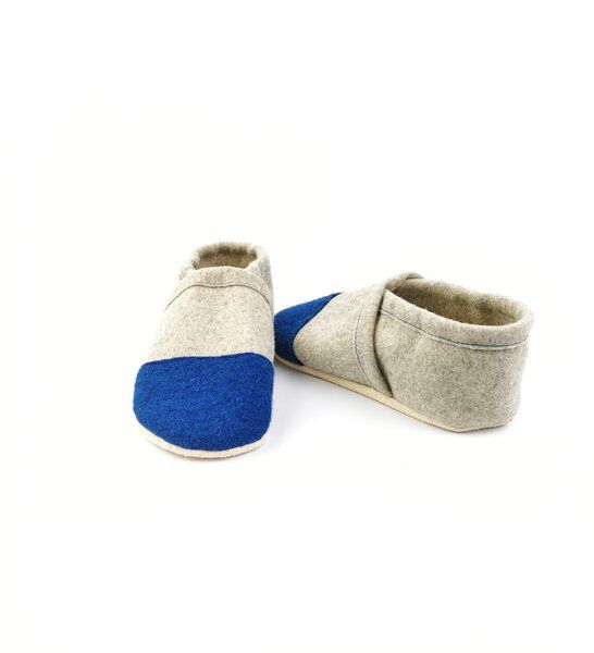 Süßstoff Hausschuhe aus Wollfilz mit pflanzlich gegerbter Ledersohle für Erwachsene von Süßstoff