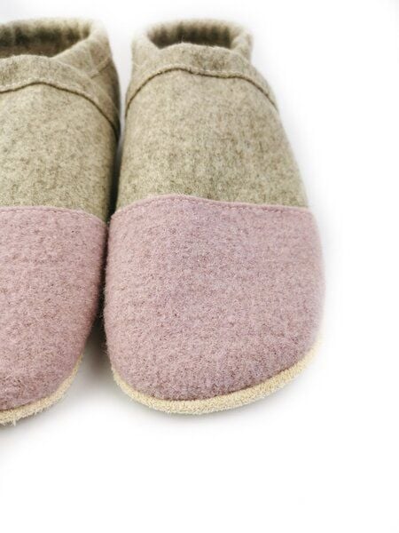 Süßstoff Hausschuhe aus Wollfilz mit pflanzlich gegerbter Ledersohle für Erwachsene von Süßstoff