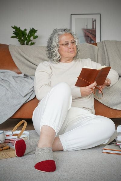 Süßstoff Hausschuhe aus Wollfilz mit pflanzlich gegerbter Ledersohle für Erwachsene von Süßstoff