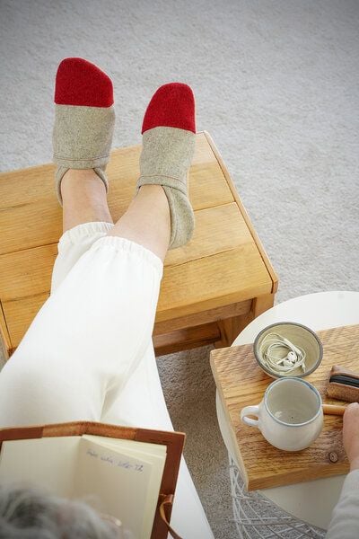 Süßstoff Hausschuhe aus Wollfilz mit pflanzlich gegerbter Ledersohle für Erwachsene von Süßstoff