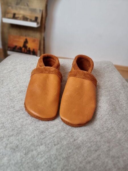 Süßstoff Lederpuschen für Erwachsene mit weicher Sohle, Hausschuhe von Süßstoff