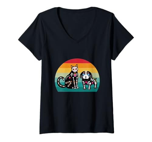 Damen Sugar Skull Katze und Hund Retro Tag der Toten Halloween Mexikaner T-Shirt mit V-Ausschnitt Damen Sugar Skull Katze und Hund Retro Tag der Toten Halloween Mexikaner T-Shirt mit V-Ausschnitt von Sugar Skull Cat and Dog Halloween Day of Dead tees