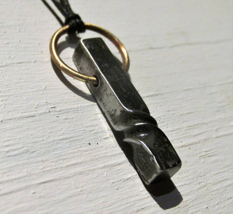 Eisen-stab Mit Double Twist-On-Messing-Ring-Anhänger von SugarAndSteelShop