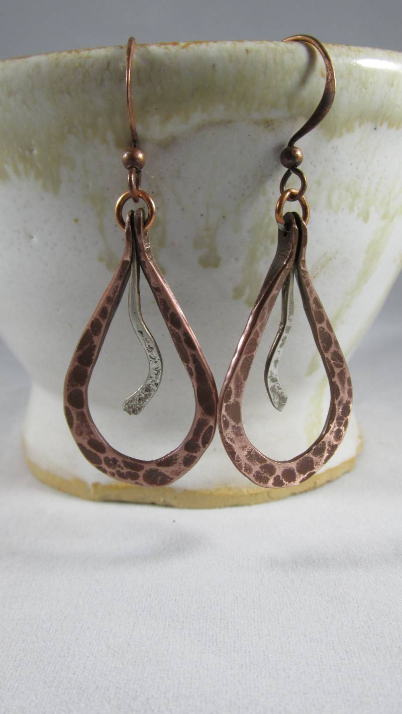 Tropfen Kupfer Und Sterling Silberohrringe von SugarAndSteelShop