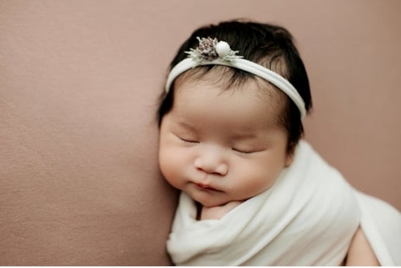 Winter Schnee Geküsst Weihnachten Festliche Urlaub Neugeborenen Jersey Stretch Raffhalter Stirnband Foto Prop von SugarBabyPhotoProps