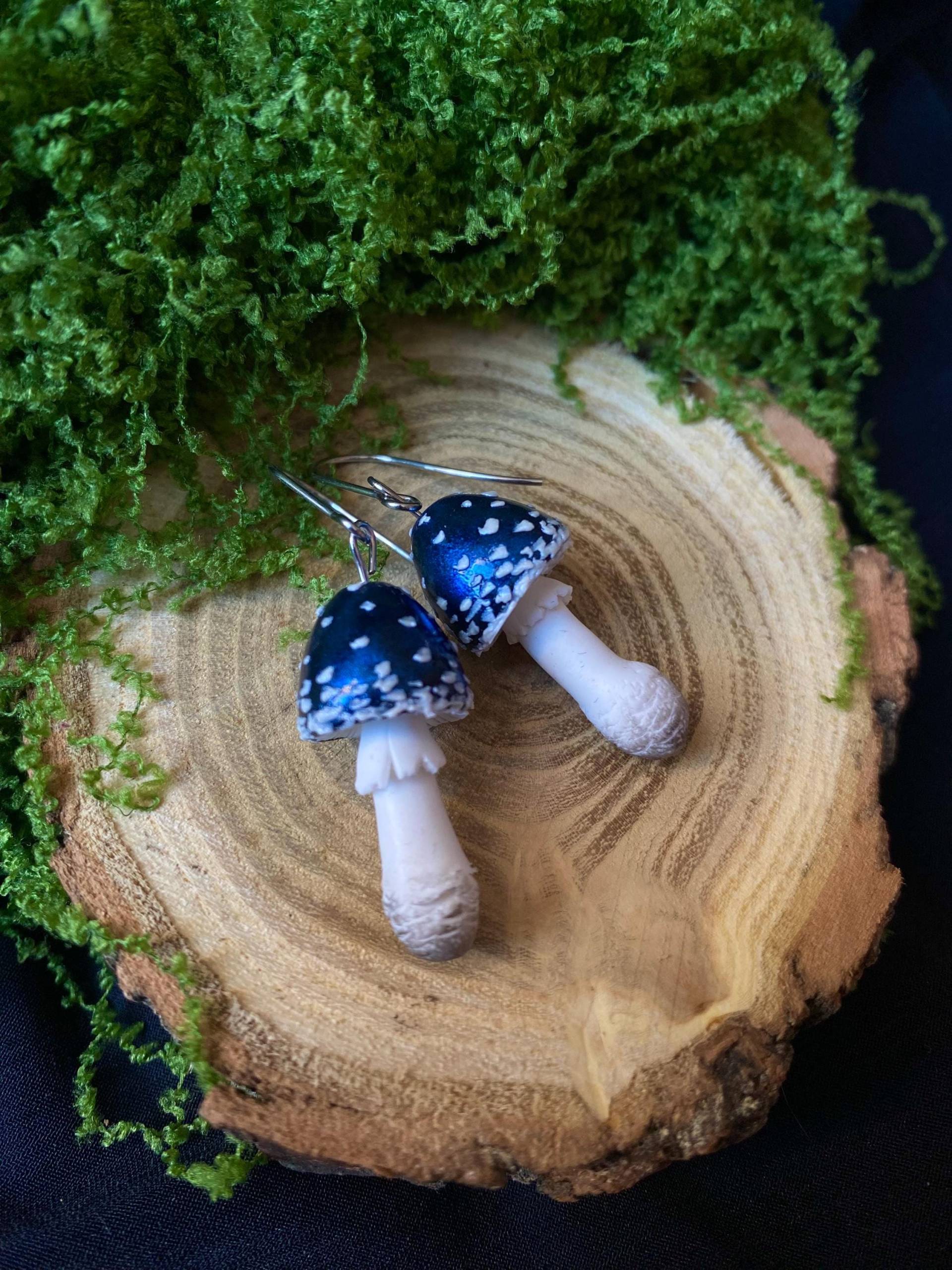 Handgemachte Fliegenpilz Ohrringe Aus Polymer Clay Handgemachte Fliegenpilz Ohrringe Aus Polymer Clay von SugarEvaShop