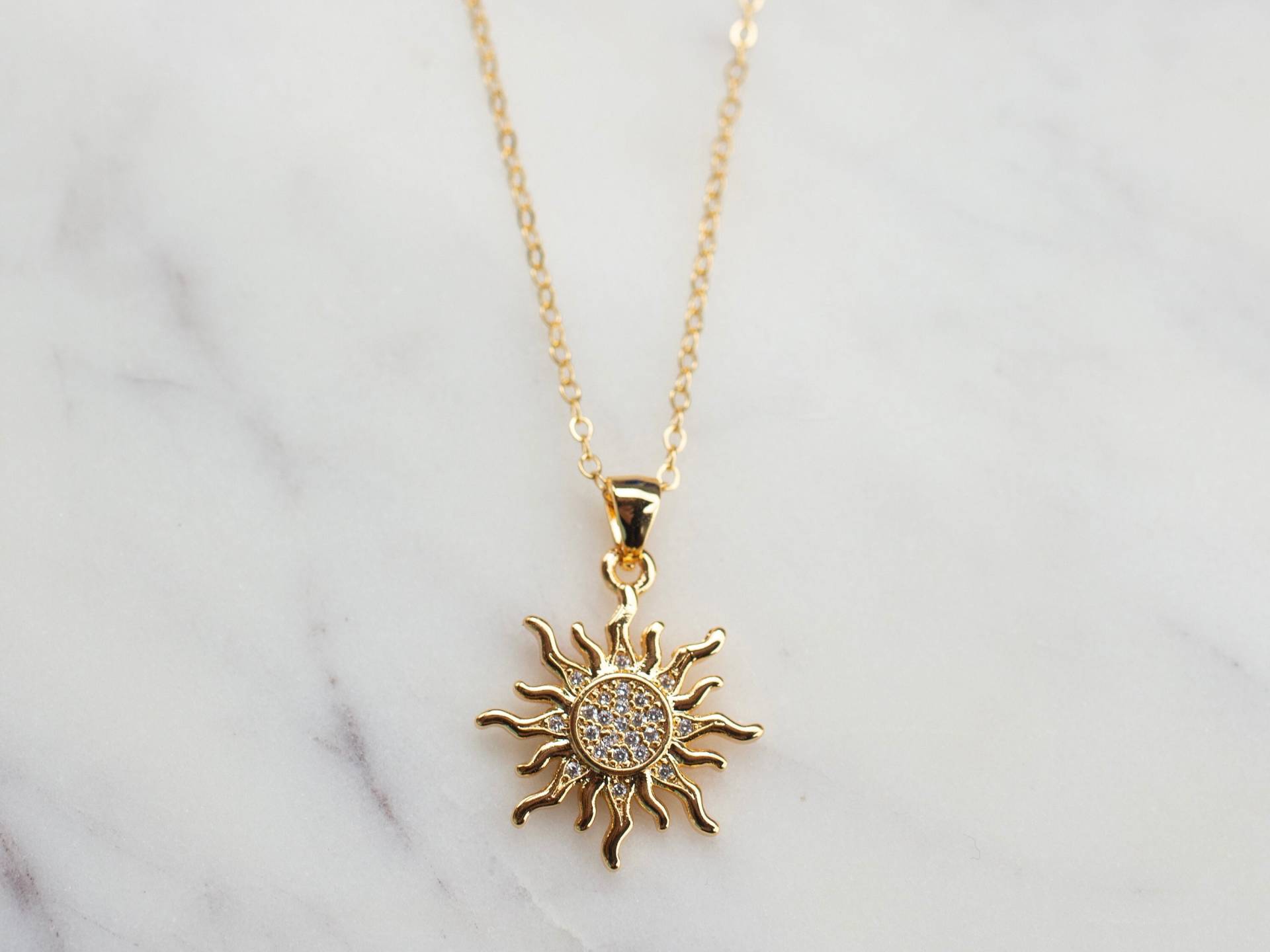 Vergoldete Sonne Halskette Cubic Zirkonia Celestial Schmuck Vergoldete Sonne Halskette Cubic Zirkonia Celestial Schmuck von TheGoldenWhimsyCo